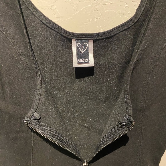 Tight zip up little black dress - Picture 3 of 3